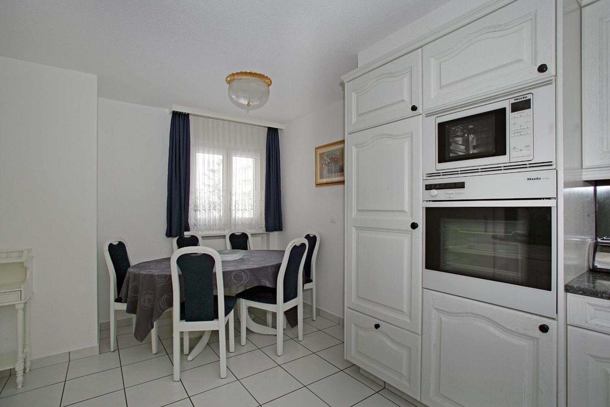 Baron / Baronesse Apartments Leukerbad Zimmer foto